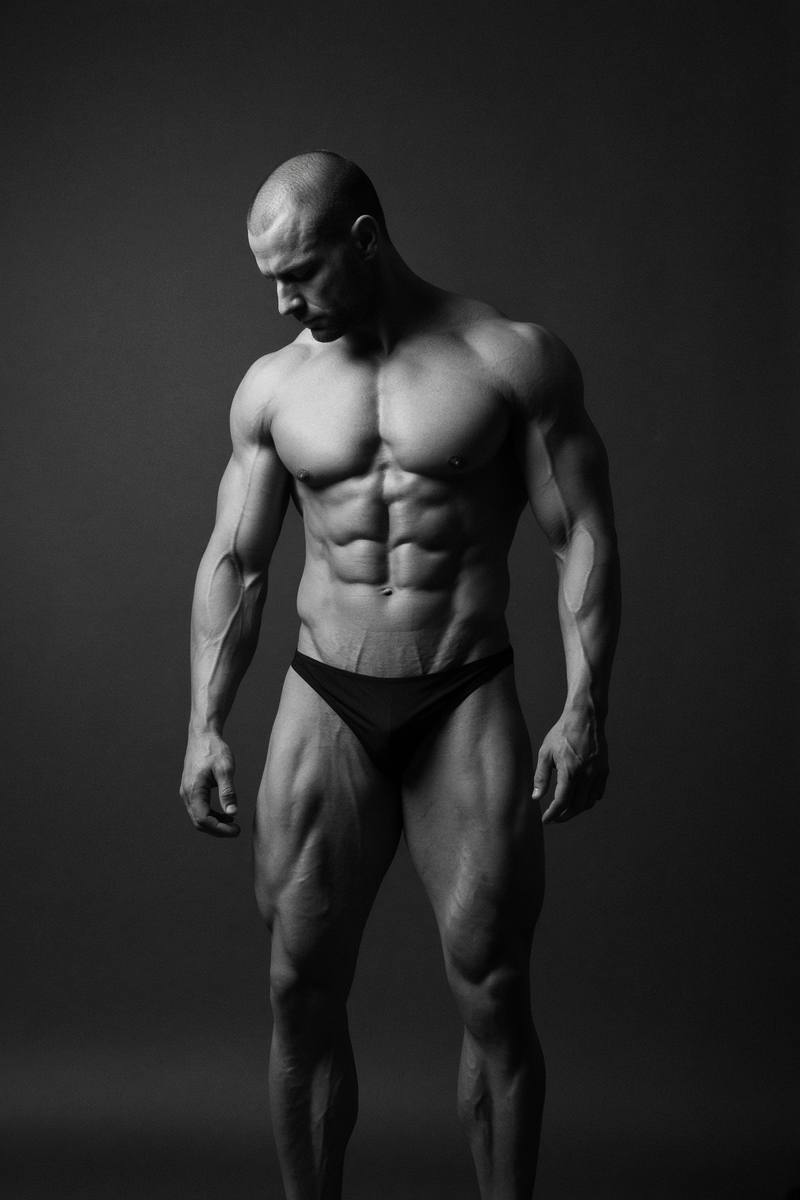 Bodybuilding portrait, studio