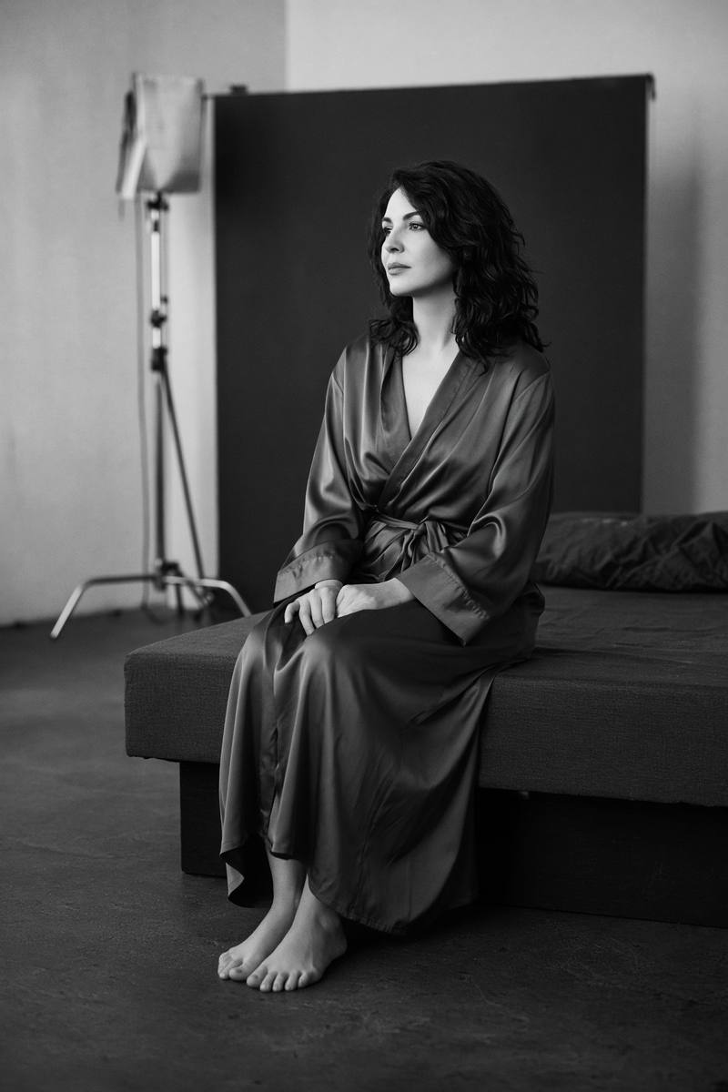 Studio boudoir, silk robe