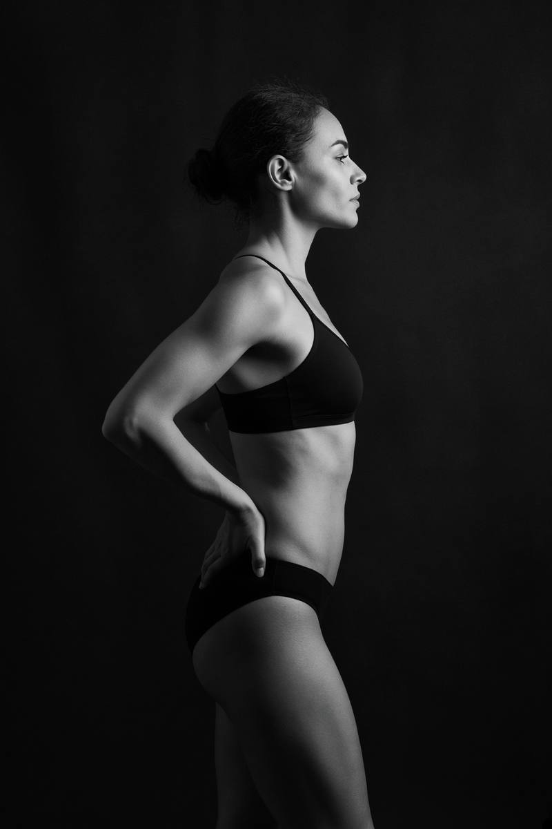 Physique in profile, studio